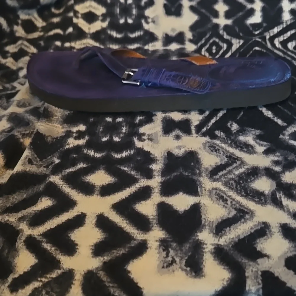 Lucky Brand Deep Blue leather look Flip Flop sandals with silver tone buckle - Picture 8 of 13